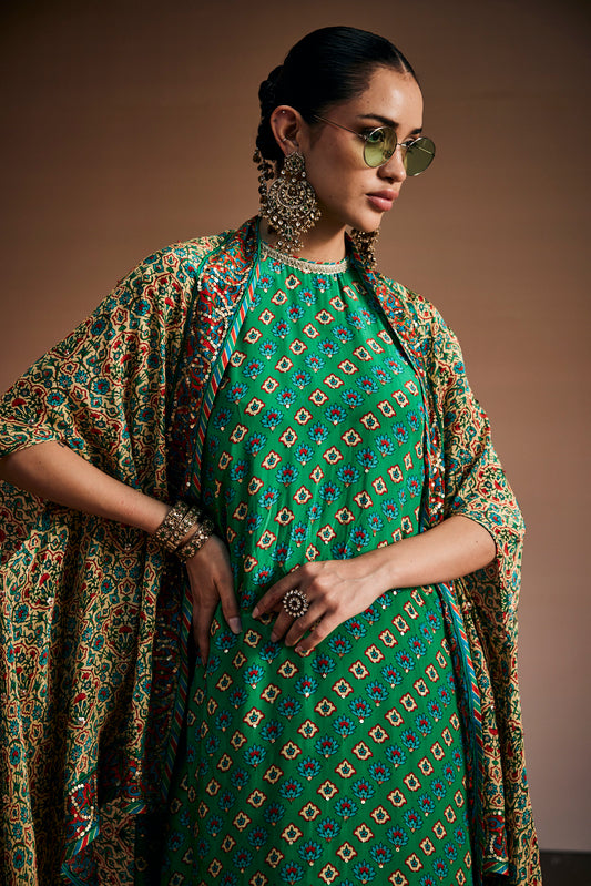 Green Printed Kurta With Cape Dupatta Paired With Pants.